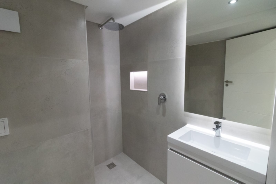 3 Bedroom Property for Sale in Sea Point Western Cape